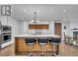 302 MULLEN DRIVE, Vaughan, Ontario