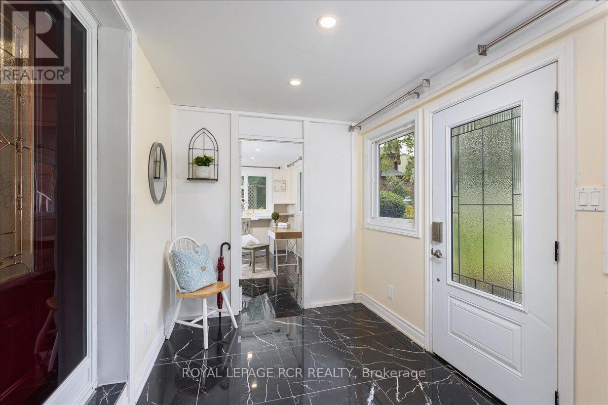 3 Royal Oak Road, East Gwillimbury, Ontario  L0G 1M0 - Photo 4 - N12478639