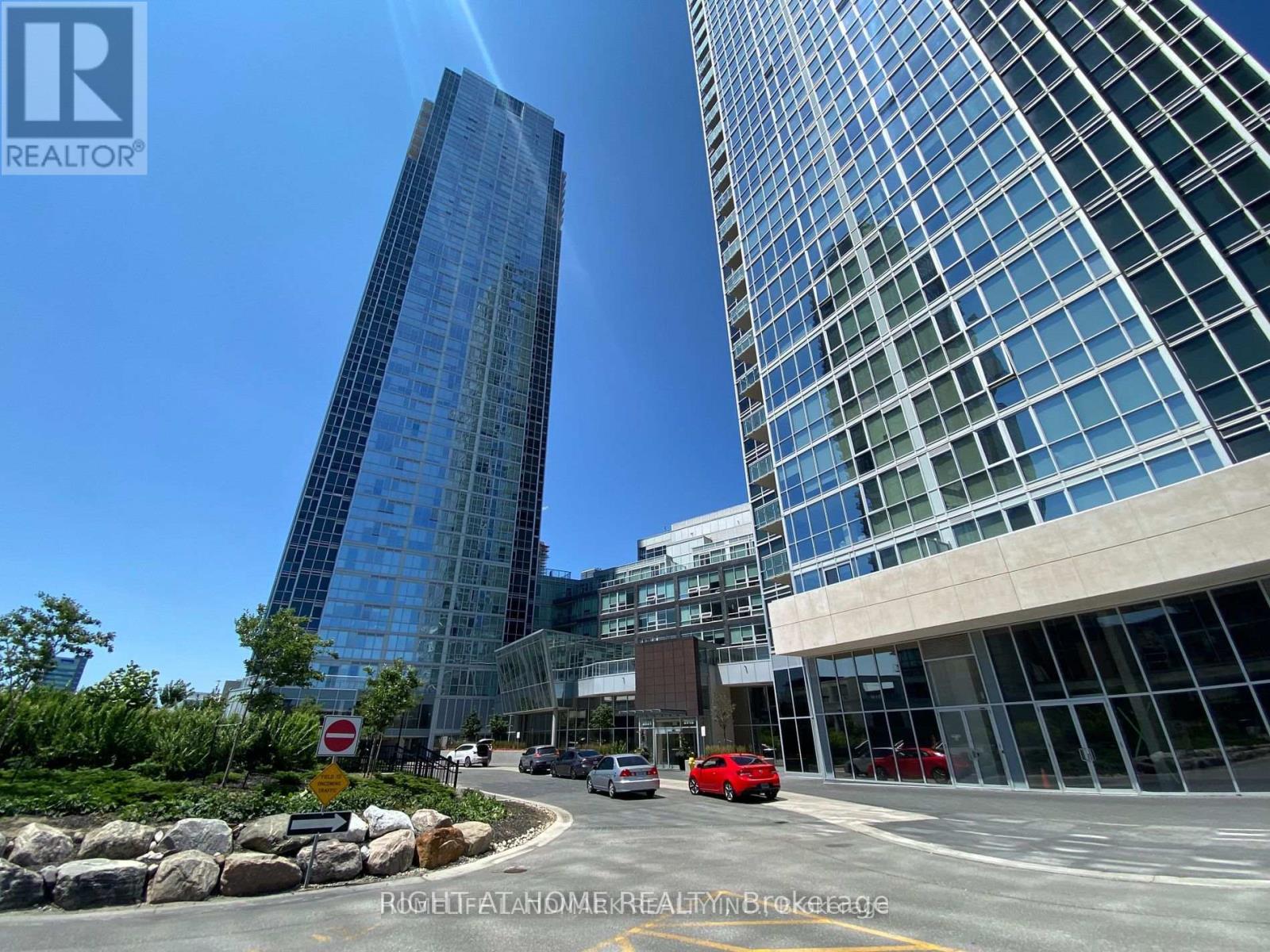 411 - 2916 Highway 7 Road W, Vaughan, Ontario  L4K 0K6 - Photo 3 - N12478646