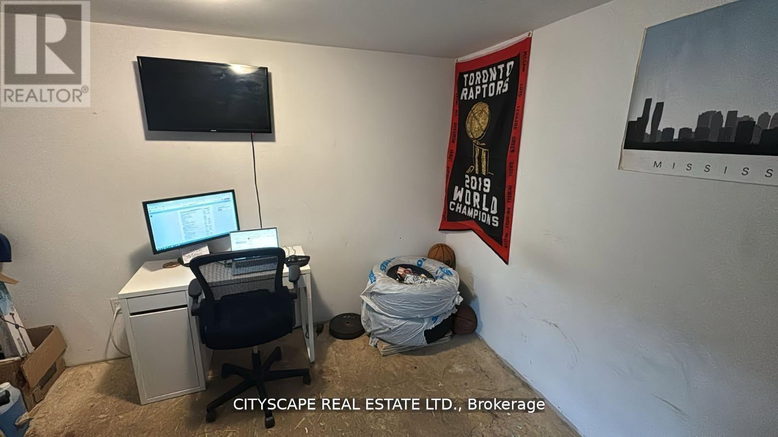 3206 Candela Drive, Mississauga (Mississauga Valleys), Ontario  L5A 2T8 - Photo 39 - W12478126