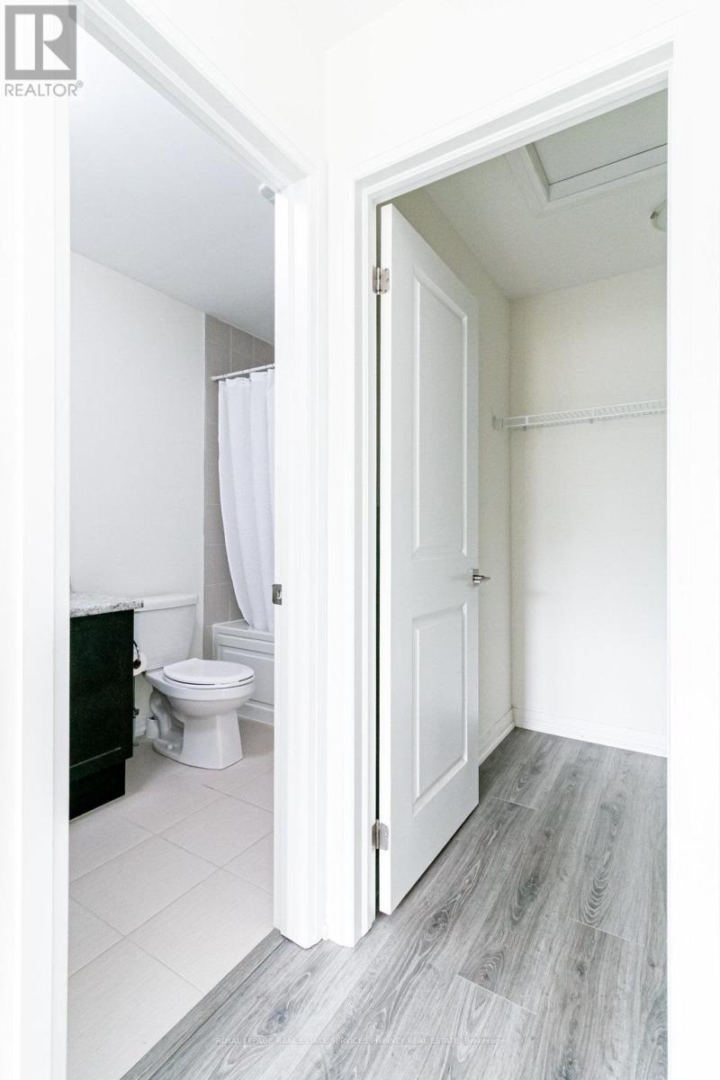 124 Stork Street, Oakville, Ontario  L6H 0X8 - Photo 17 - W12478545