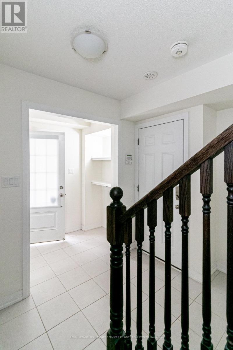 124 Stork Street, Oakville, Ontario  L6H 0X8 - Photo 2 - W12478545