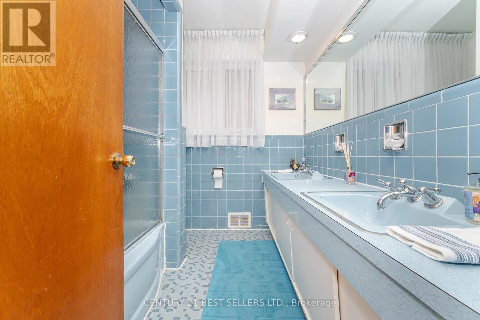 47 Wenderly Drive, Toronto, Ontario  M6B 2P1 - Photo 17 - W12478559