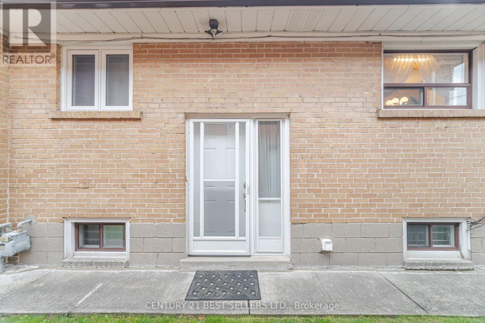 47 Wenderly Drive, Toronto, Ontario  M6B 2P1 - Photo 20 - W12478559