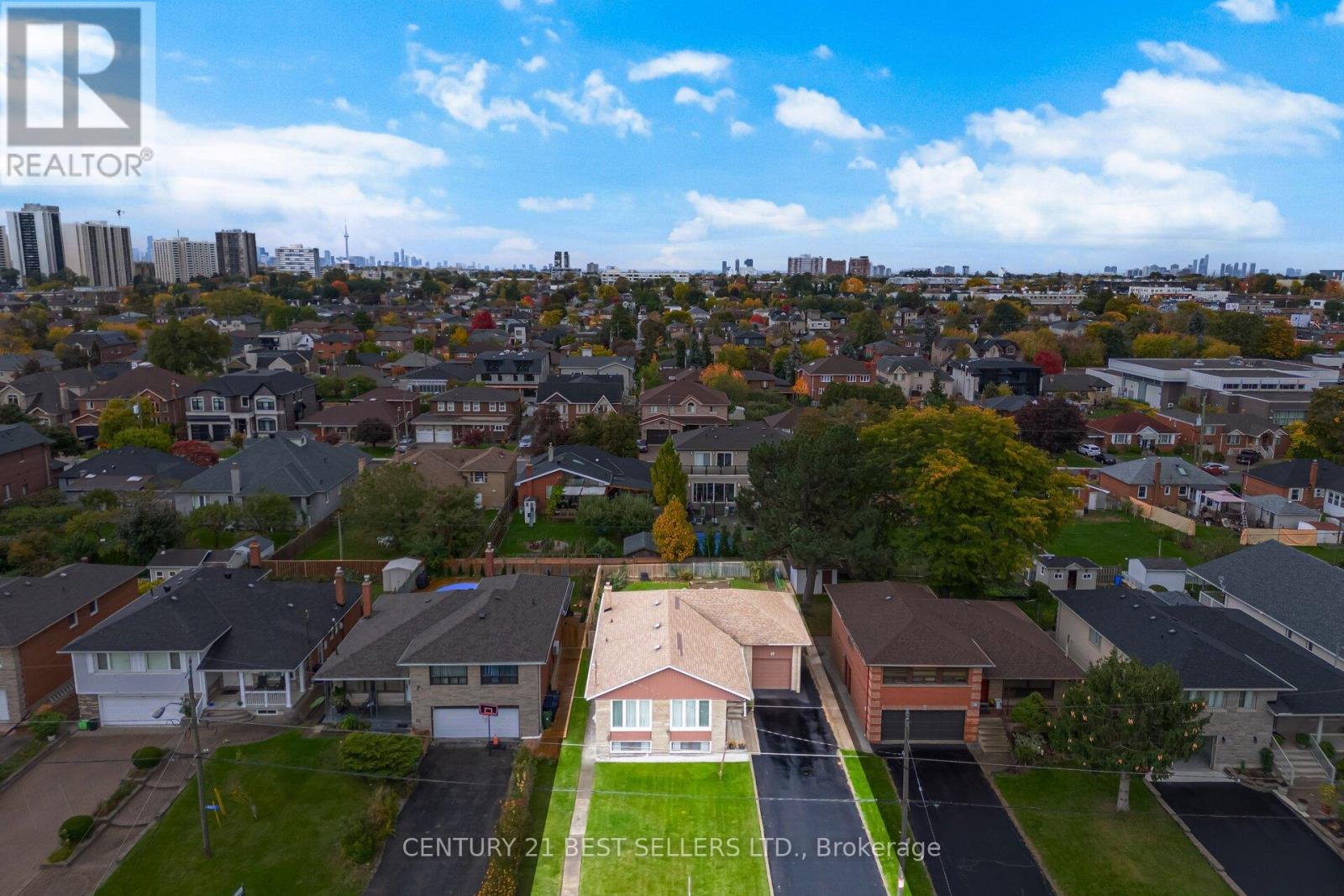 47 Wenderly Drive, Toronto, Ontario  M6B 2P1 - Photo 38 - W12478559