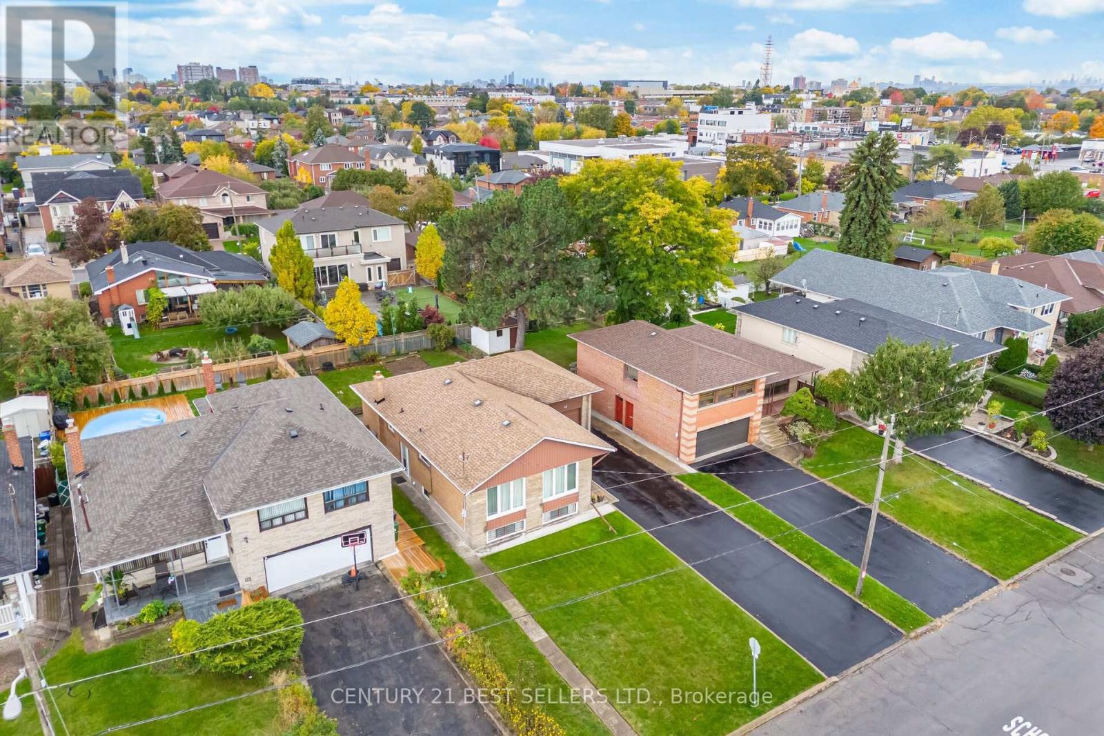 47 Wenderly Drive, Toronto, Ontario  M6B 2P1 - Photo 39 - W12478559