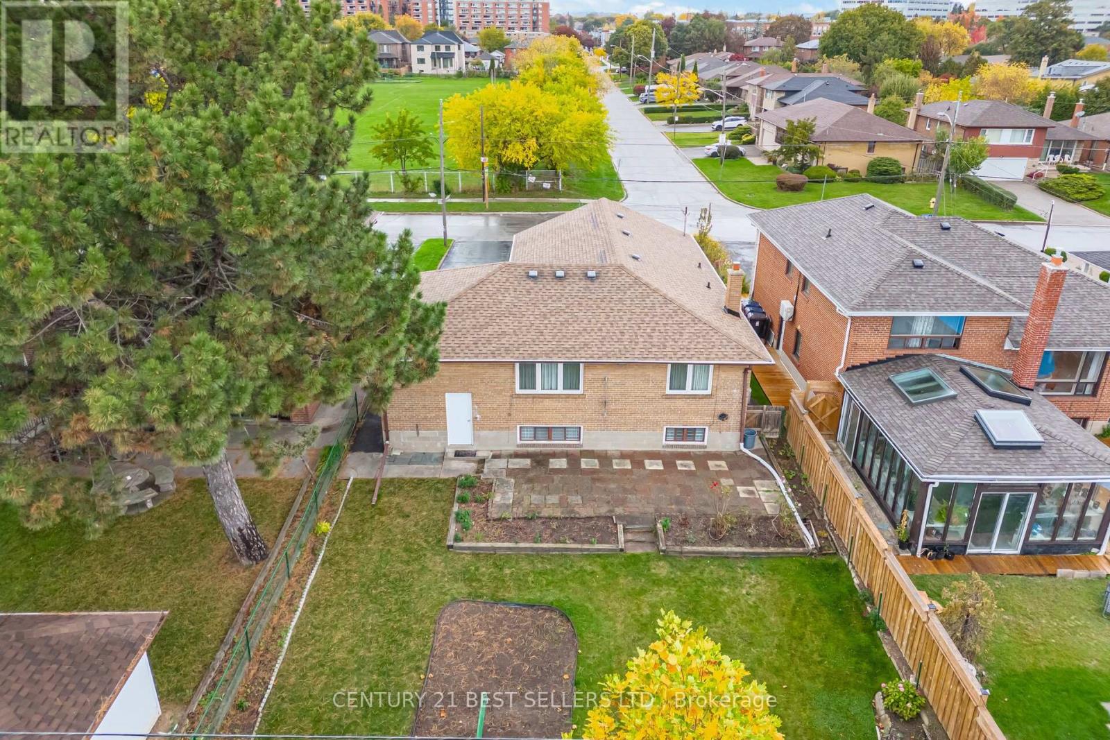 47 Wenderly Drive, Toronto, Ontario  M6B 2P1 - Photo 41 - W12478559