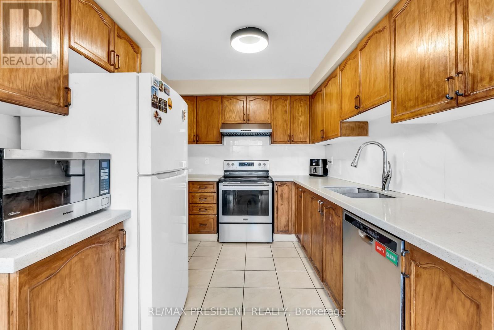 3152 Angel Pass Drive, Mississauga, Ontario  L5M 7R5 - Photo 13 - W12478568
