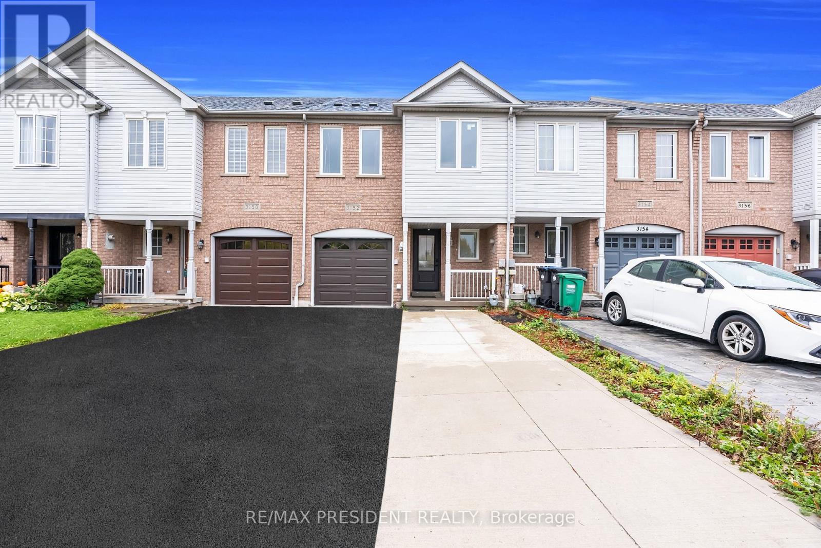 3152 Angel Pass Drive, Mississauga, Ontario  L5M 7R5 - Photo 3 - W12478568