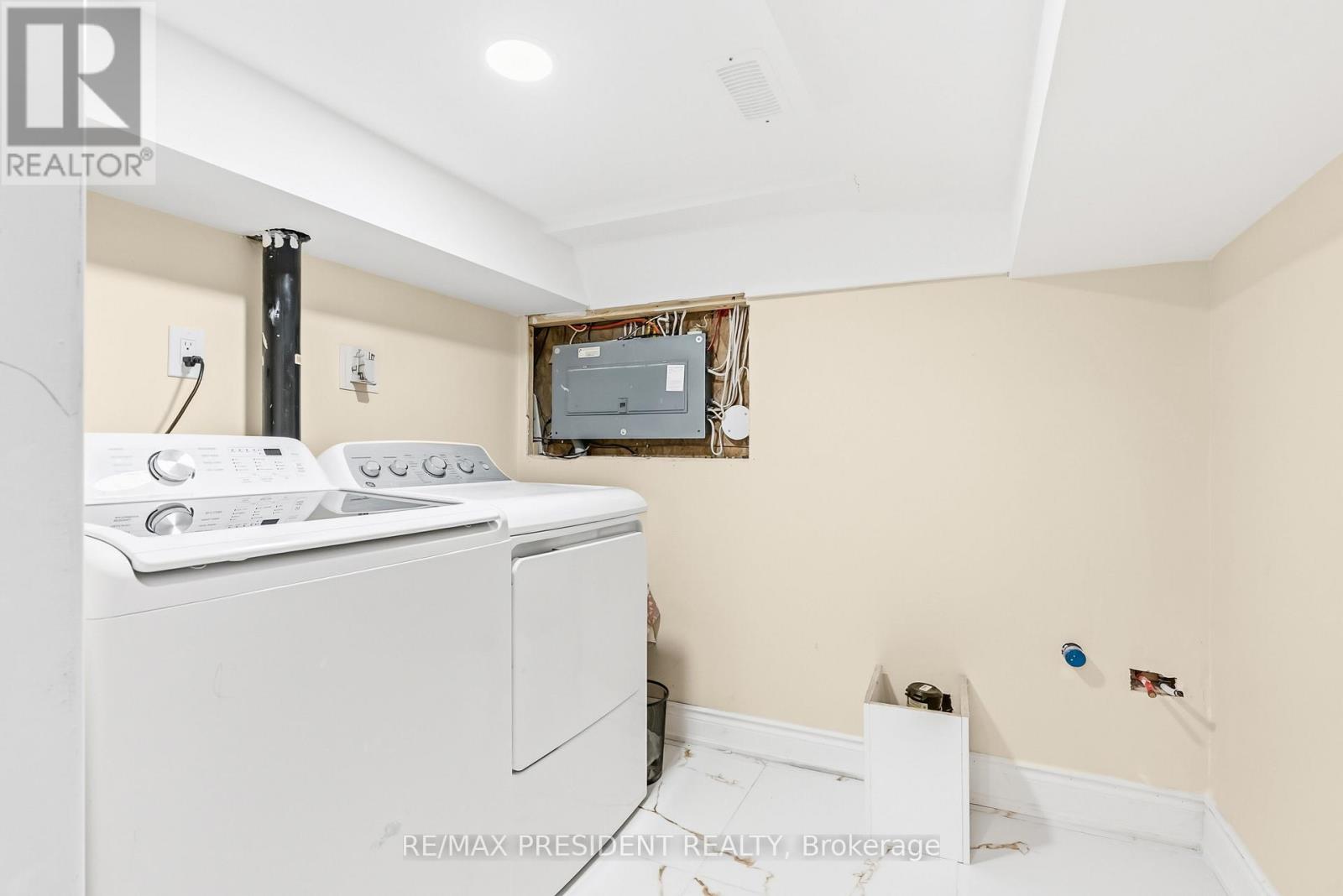 3152 Angel Pass Drive, Mississauga, Ontario  L5M 7R5 - Photo 36 - W12478568