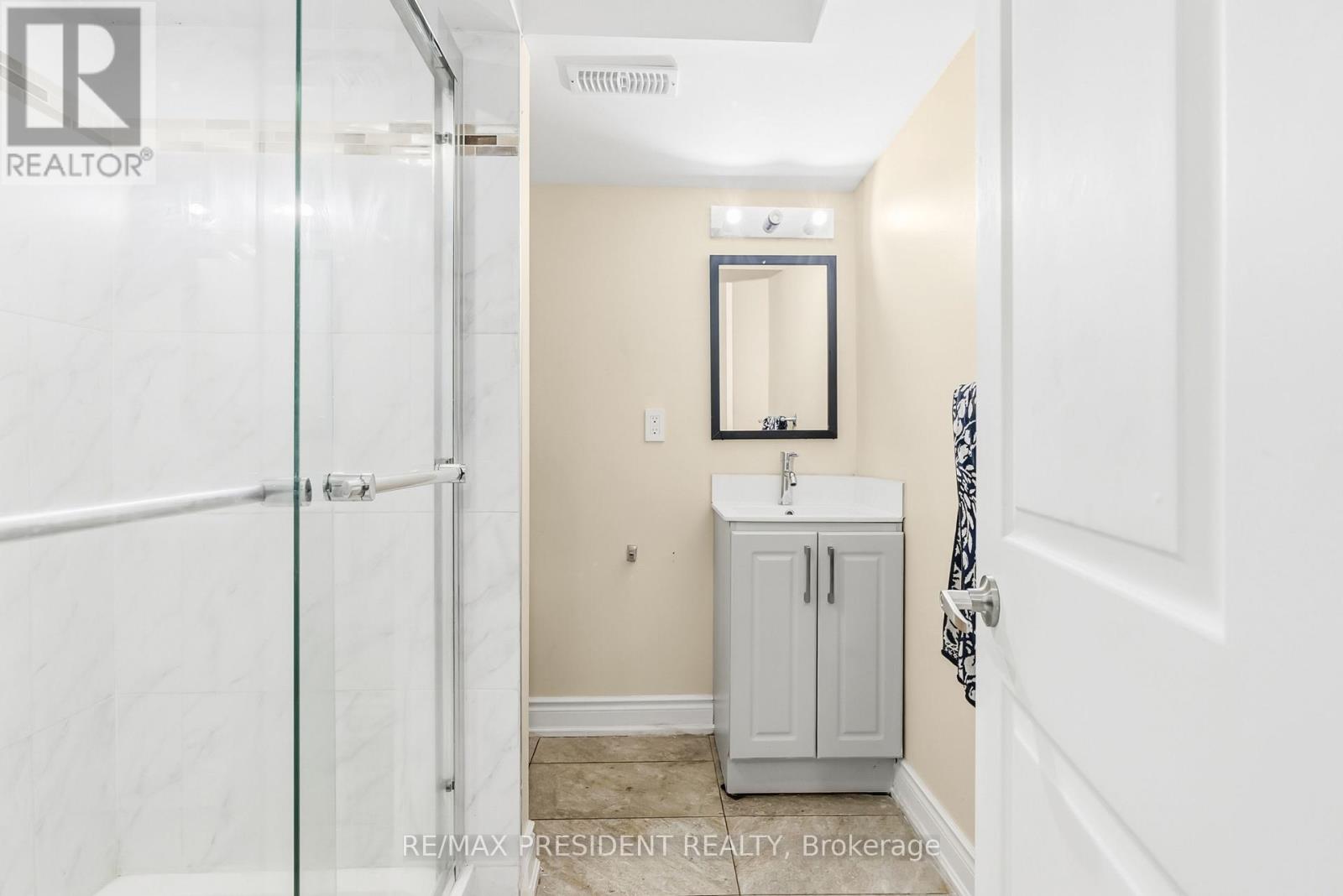 3152 Angel Pass Drive, Mississauga, Ontario  L5M 7R5 - Photo 37 - W12478568