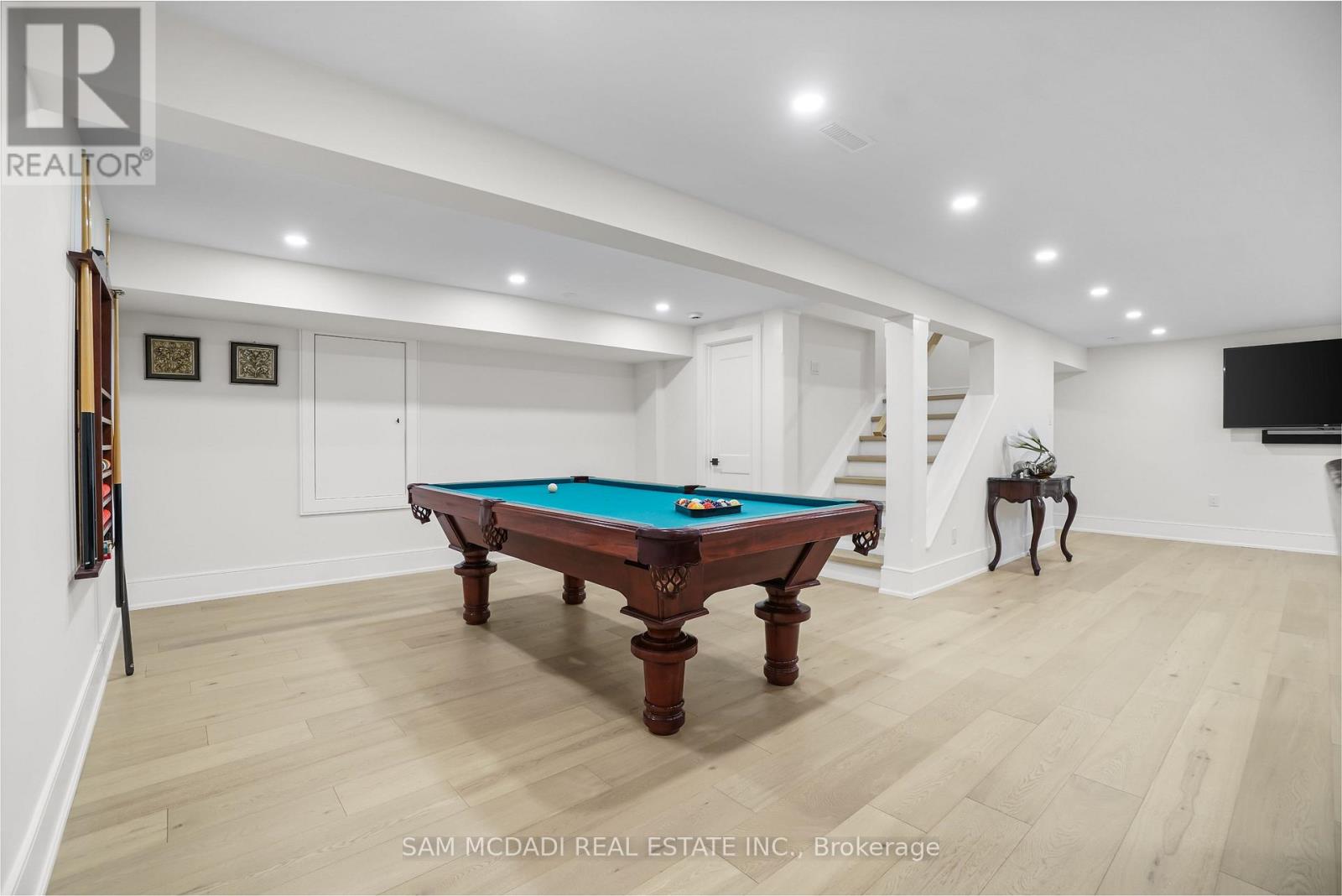 1882 Sherwood Forrest Circle, Mississauga, Ontario  L5K 2E7 - Photo 33 - W12478582