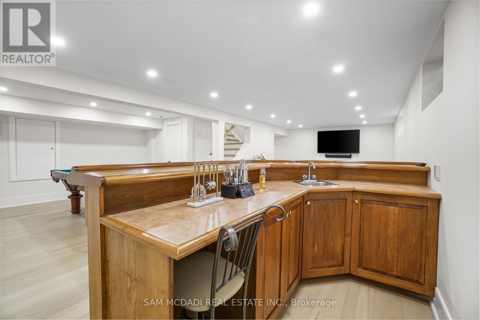 1882 Sherwood Forrest Circle, Mississauga, Ontario  L5K 2E7 - Photo 35 - W12478582