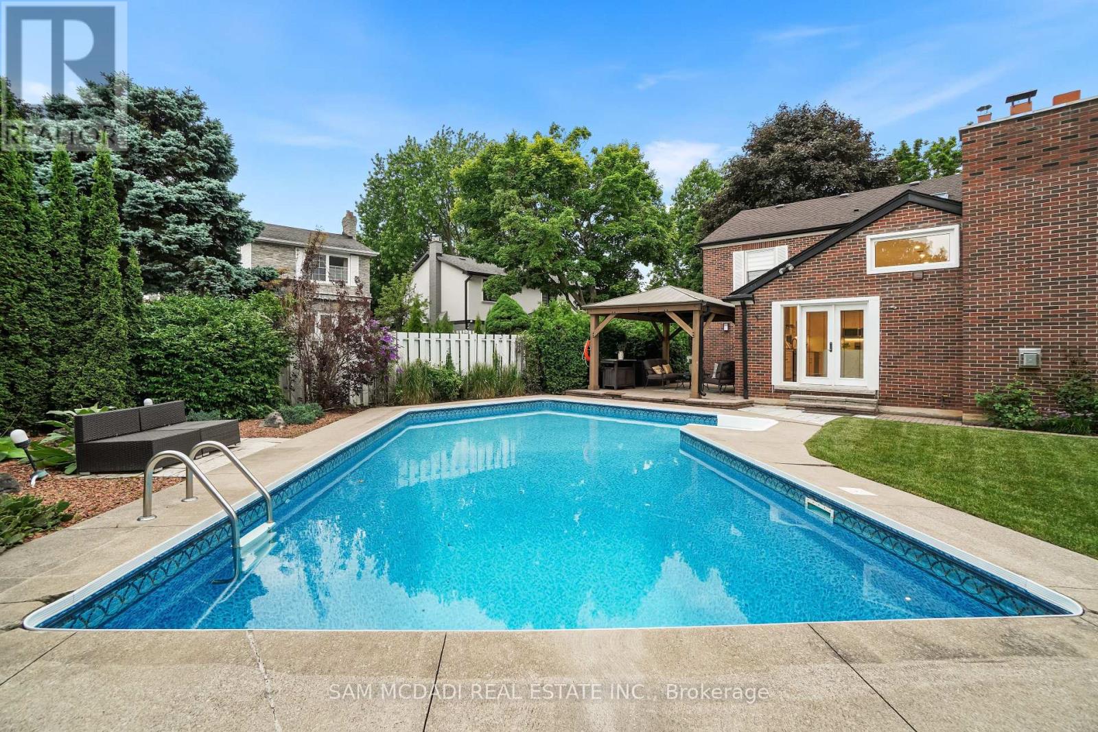 1882 Sherwood Forrest Circle, Mississauga, Ontario  L5K 2E7 - Photo 40 - W12478582