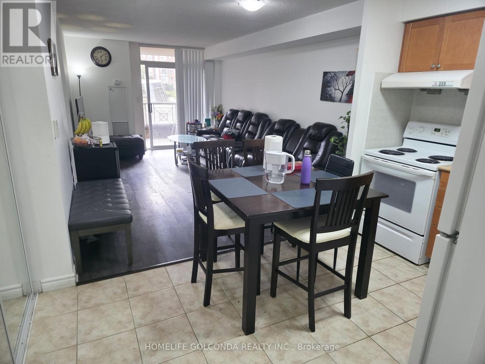 526 - 3888 Duke Of York Boulevard, Mississauga, Ontario  L5B 4P5 - Photo 2 - W12478603