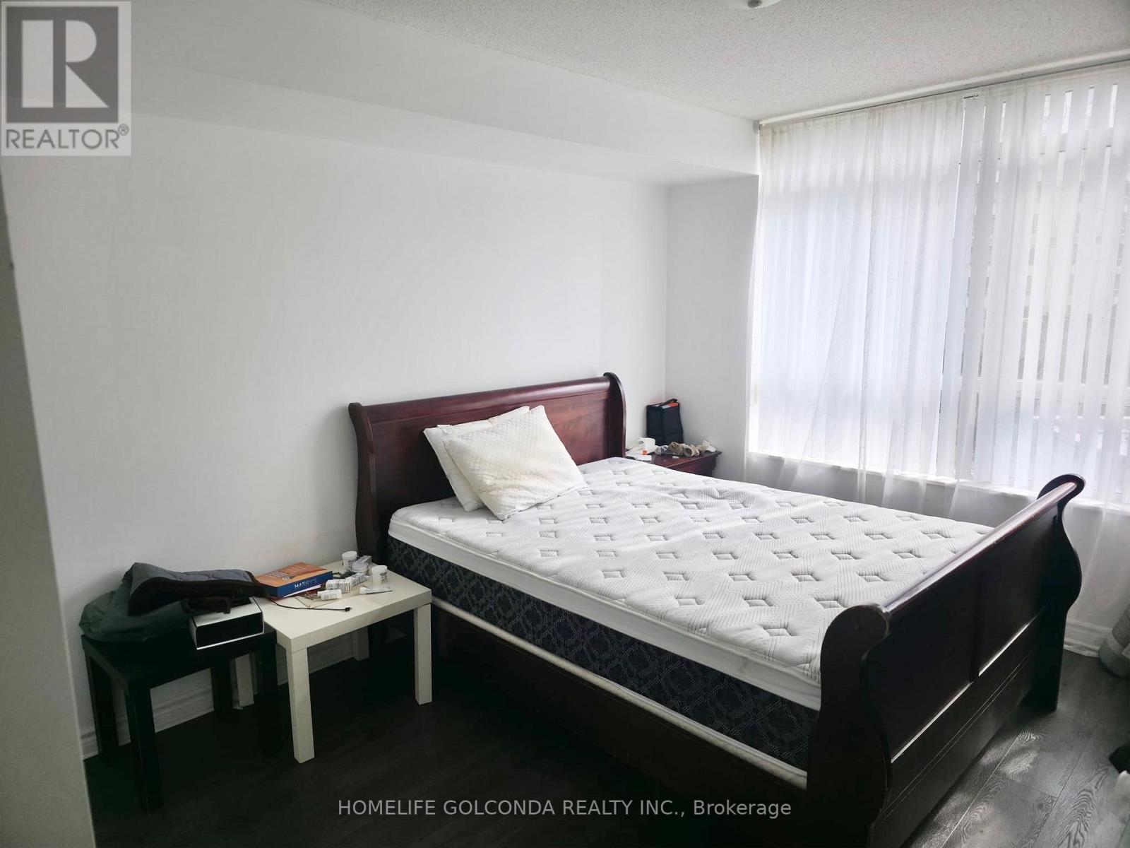 526 - 3888 Duke Of York Boulevard, Mississauga, Ontario  L5B 4P5 - Photo 5 - W12478603