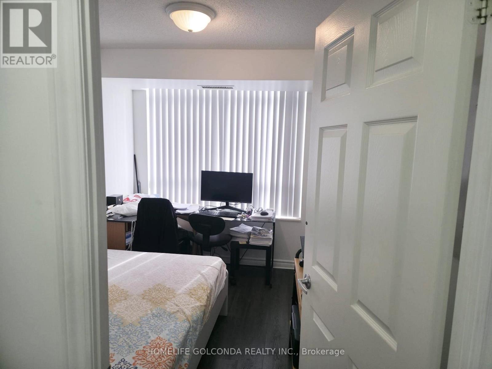 526 - 3888 Duke Of York Boulevard, Mississauga, Ontario  L5B 4P5 - Photo 7 - W12478603