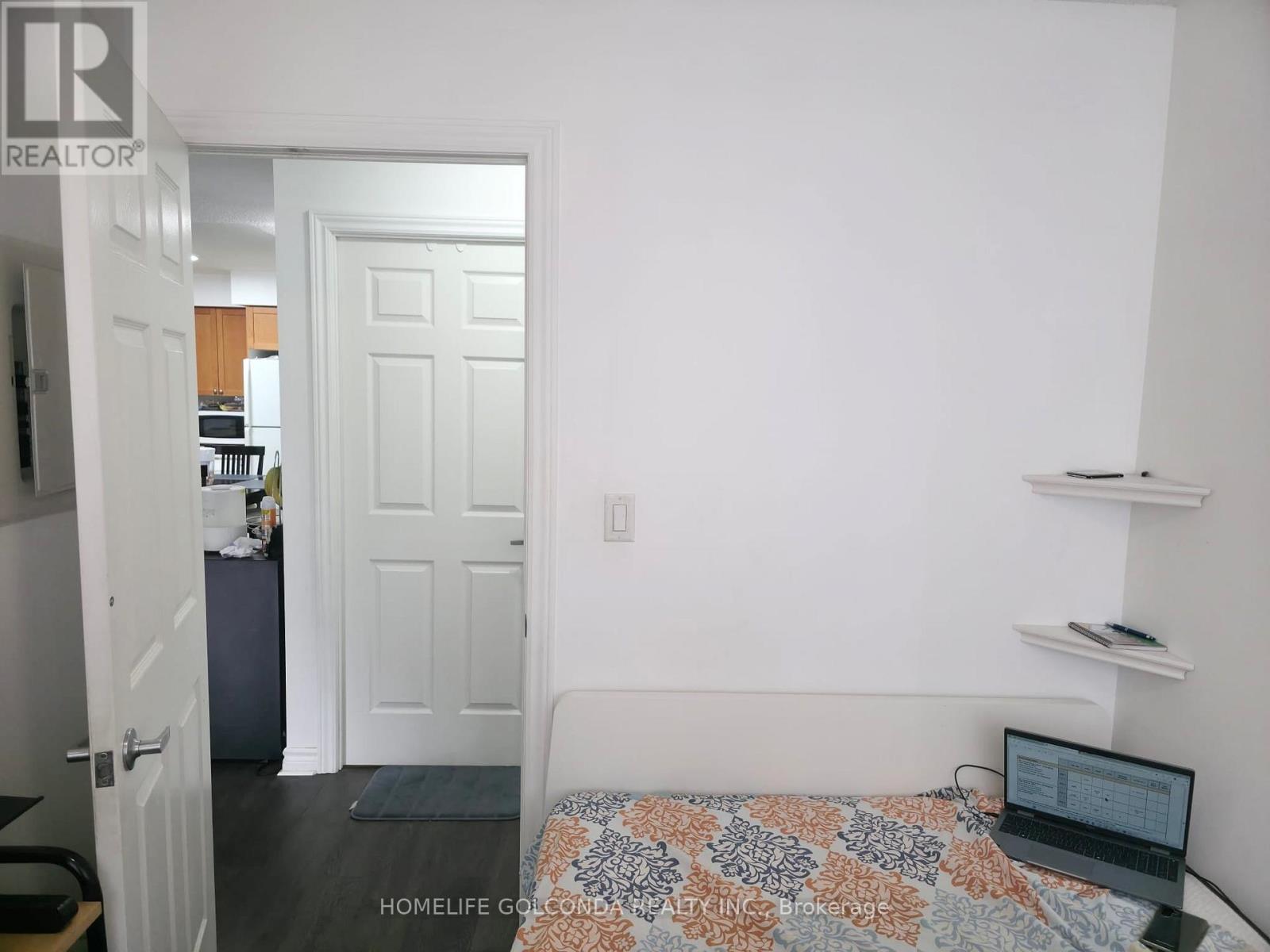 526 - 3888 Duke Of York Boulevard, Mississauga, Ontario  L5B 4P5 - Photo 8 - W12478603