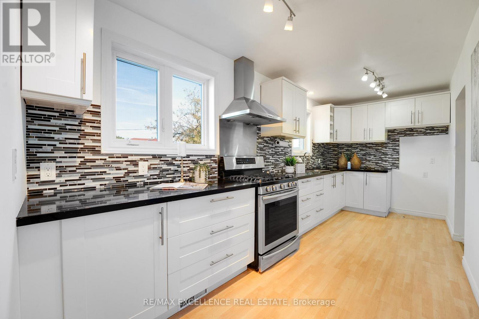 3692 Crabtree Crescent, Mississauga, Ontario  L4T 1S6 - Photo 14 - W12478620