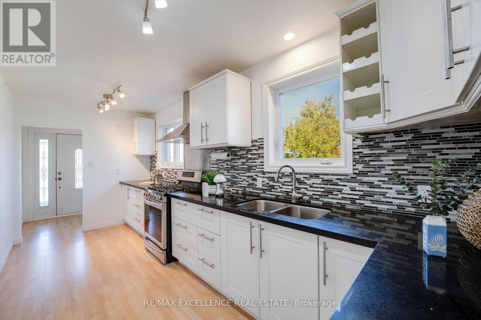 3692 Crabtree Crescent, Mississauga, Ontario  L4T 1S6 - Photo 15 - W12478620