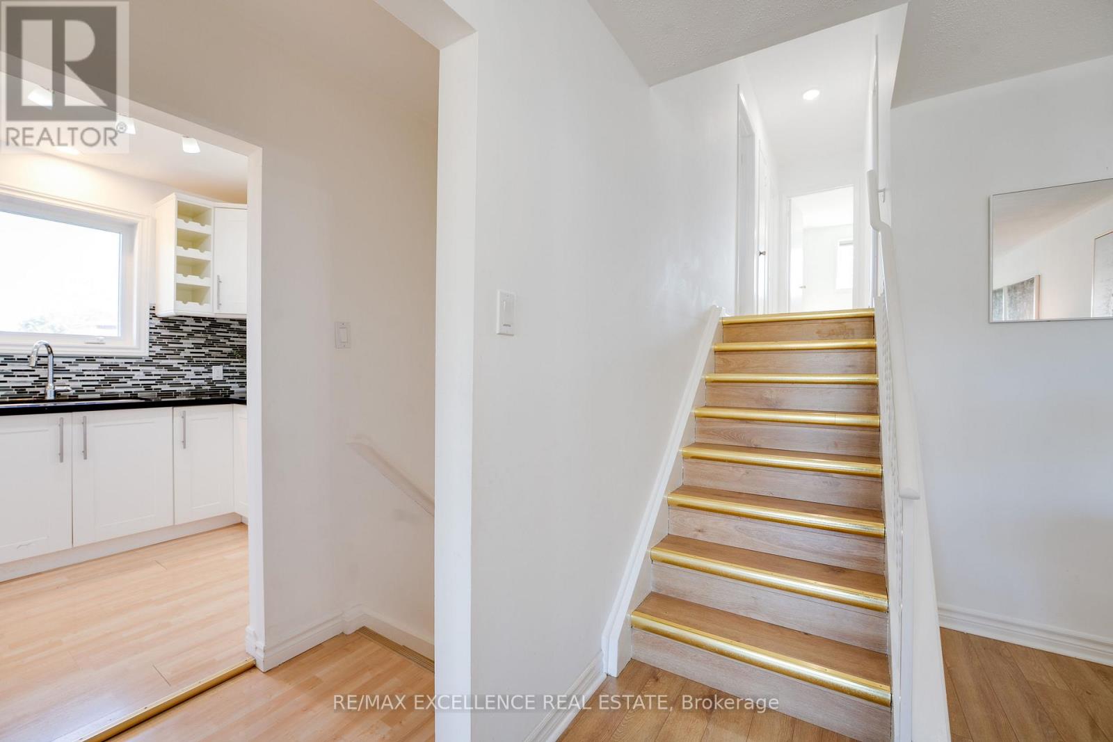 3692 Crabtree Crescent, Mississauga, Ontario  L4T 1S6 - Photo 17 - W12478620