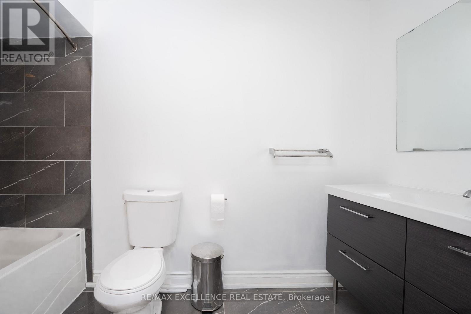 3692 Crabtree Crescent, Mississauga, Ontario  L4T 1S6 - Photo 22 - W12478620