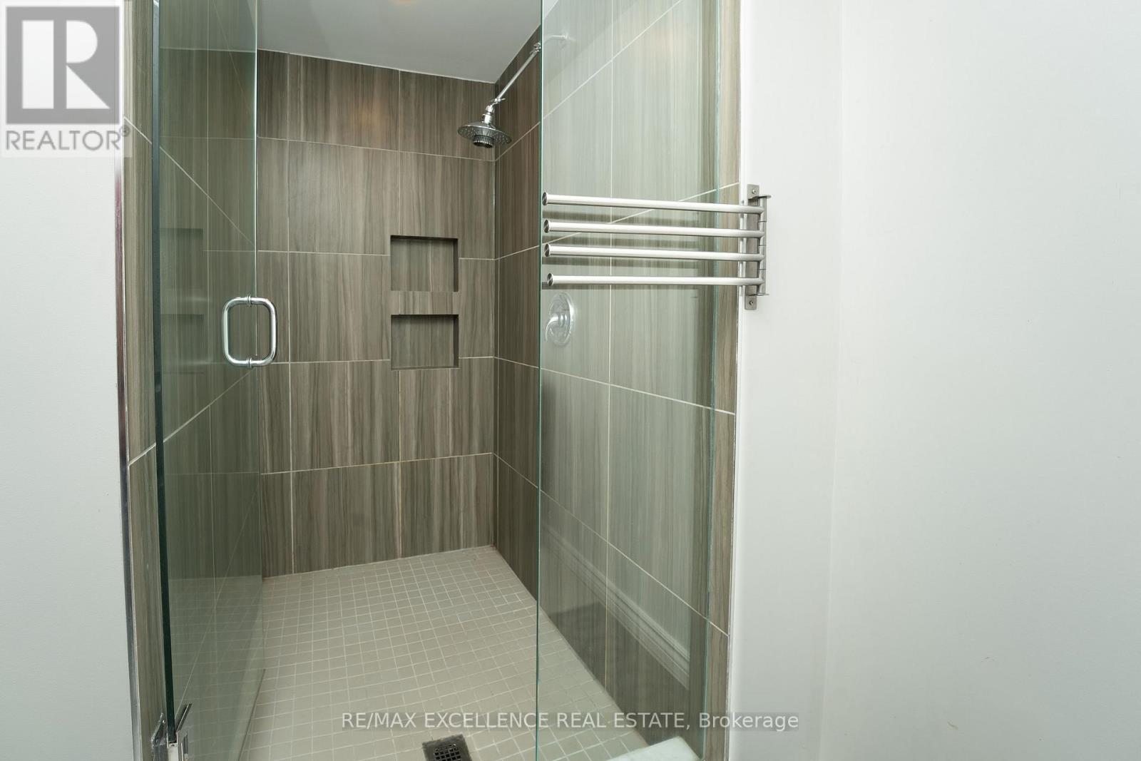 3692 Crabtree Crescent, Mississauga, Ontario  L4T 1S6 - Photo 29 - W12478620