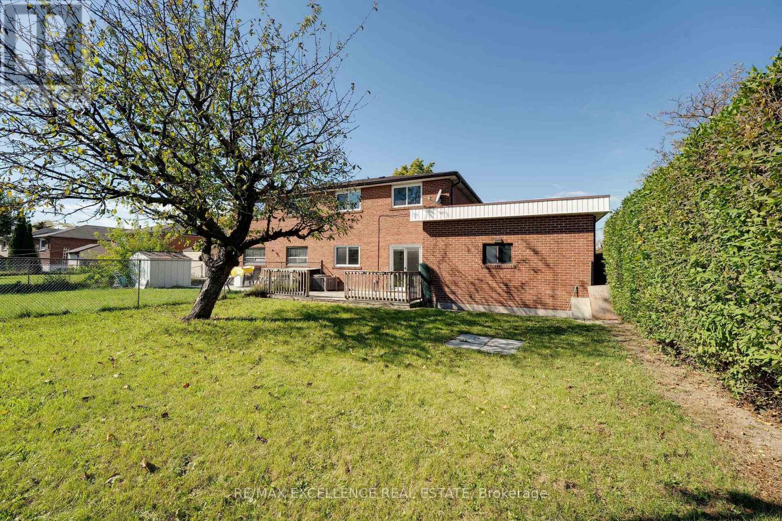 3692 Crabtree Crescent, Mississauga, Ontario  L4T 1S6 - Photo 35 - W12478620