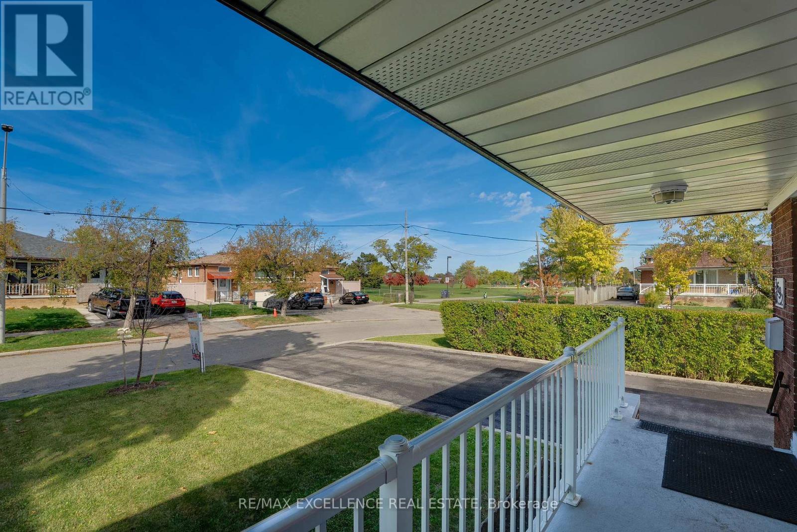 3692 Crabtree Crescent, Mississauga, Ontario  L4T 1S6 - Photo 5 - W12478620