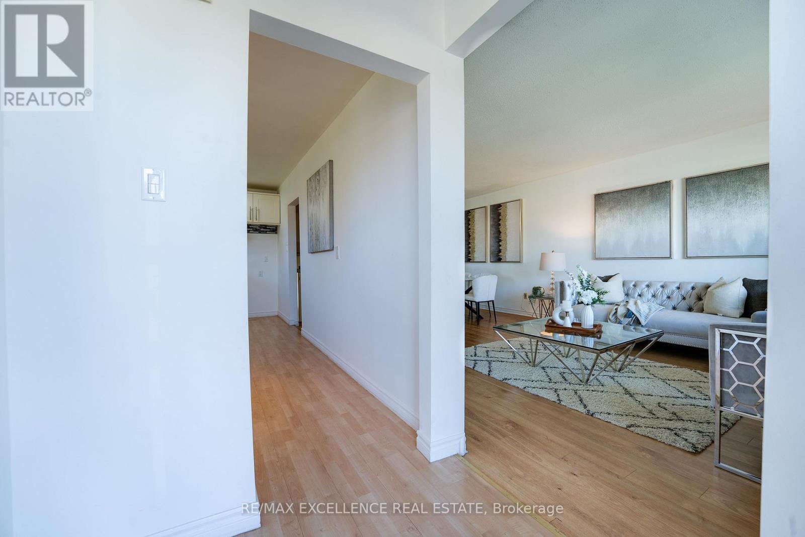 3692 Crabtree Crescent, Mississauga, Ontario  L4T 1S6 - Photo 7 - W12478620