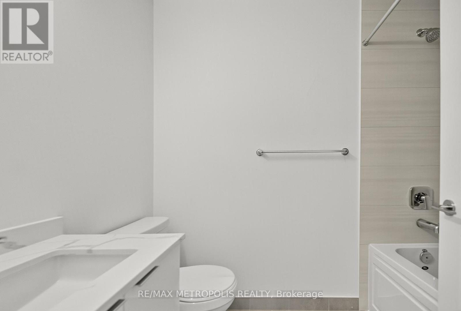 906 - 15 Watergarden Drive, Mississauga, Ontario  L5R 0H4 - Photo 10 - W12478644