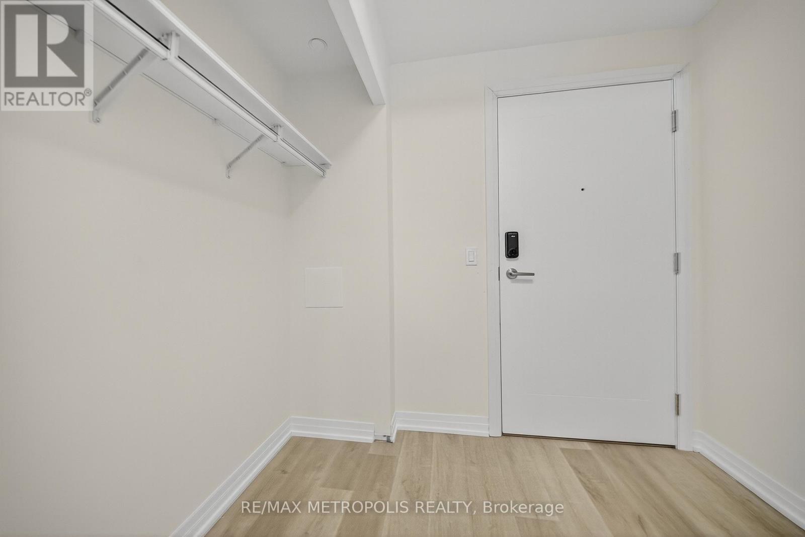 906 - 15 Watergarden Drive, Mississauga, Ontario  L5R 0H4 - Photo 11 - W12478644