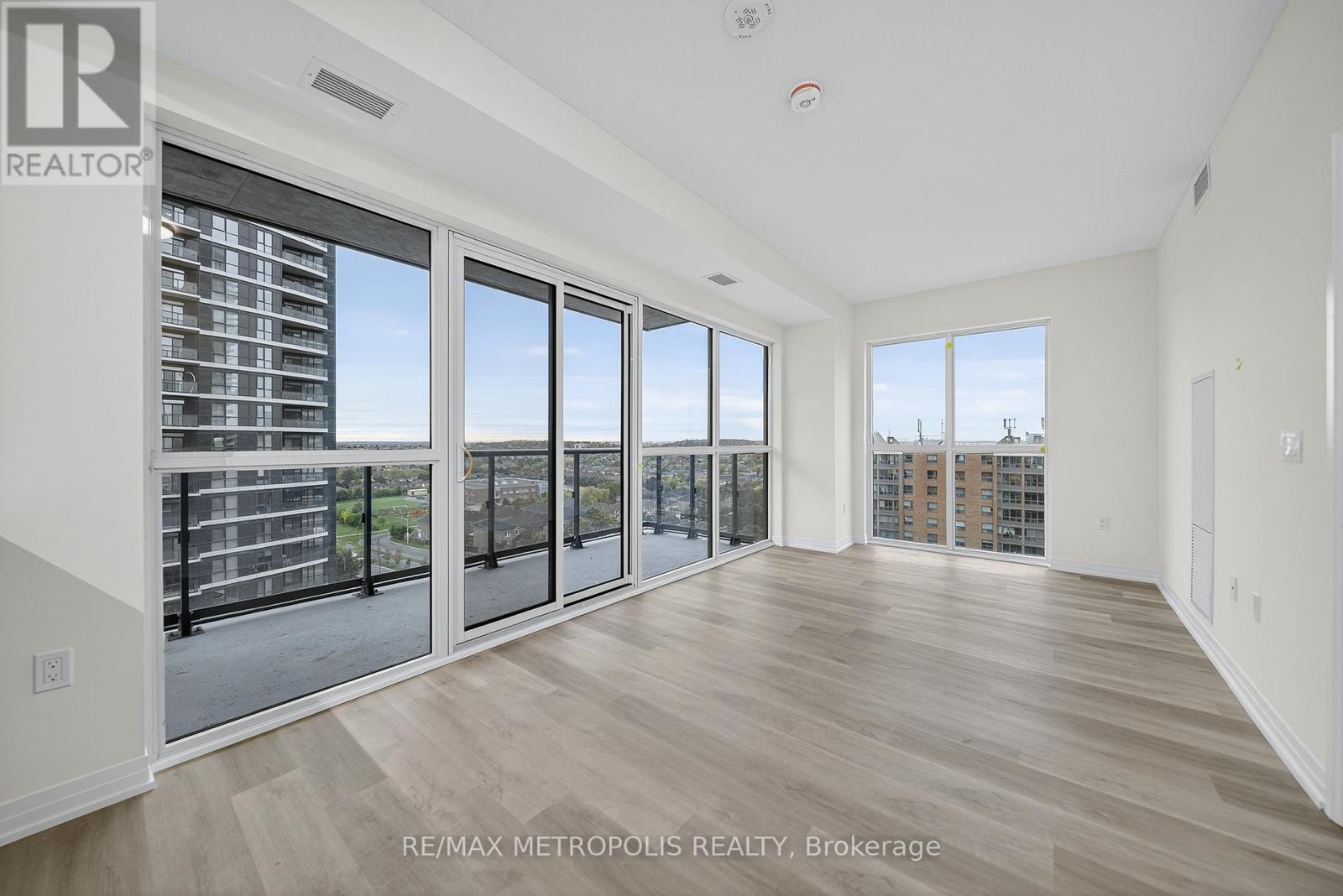 906 - 15 Watergarden Drive, Mississauga, Ontario  L5R 0H4 - Photo 12 - W12478644