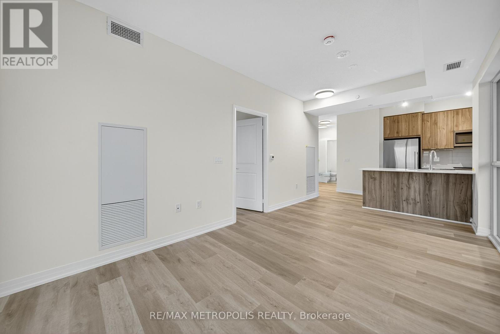 906 - 15 Watergarden Drive, Mississauga, Ontario  L5R 0H4 - Photo 16 - W12478644