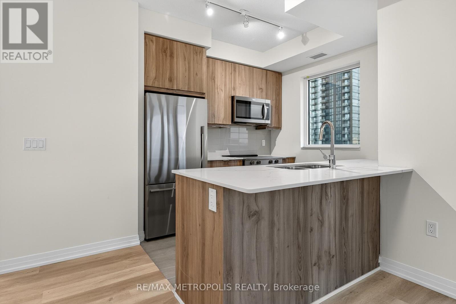 906 - 15 Watergarden Drive, Mississauga, Ontario  L5R 0H4 - Photo 18 - W12478644