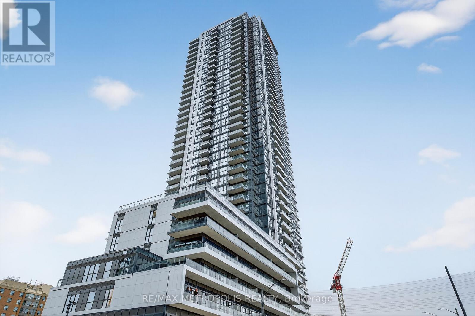 906 - 15 Watergarden Drive, Mississauga, Ontario  L5R 0H4 - Photo 2 - W12478644