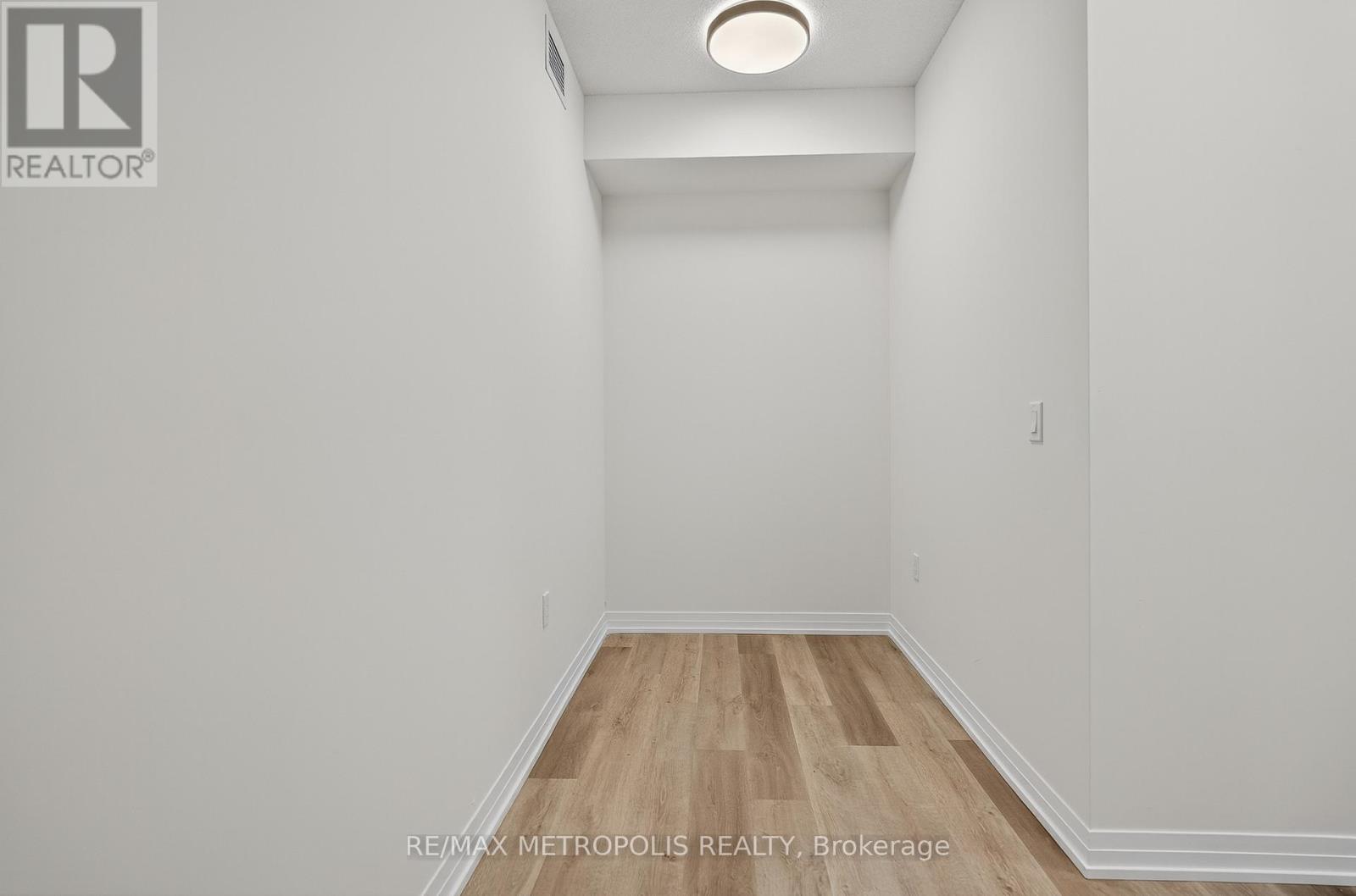 906 - 15 Watergarden Drive, Mississauga, Ontario  L5R 0H4 - Photo 22 - W12478644