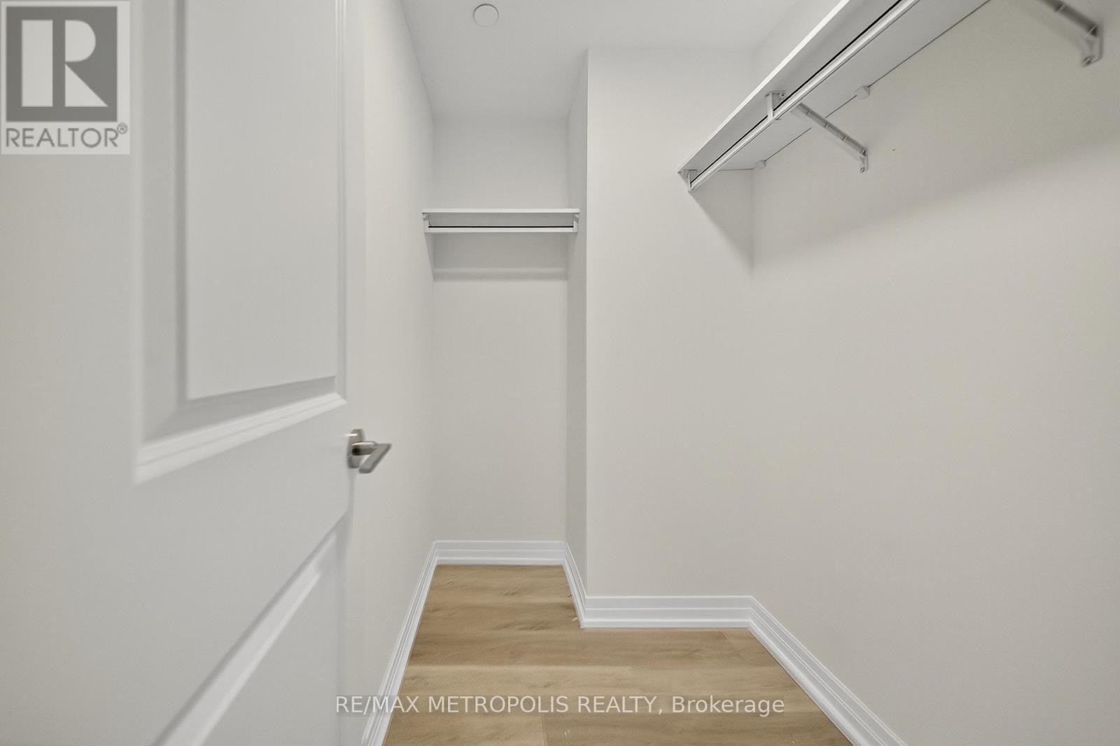 906 - 15 Watergarden Drive, Mississauga, Ontario  L5R 0H4 - Photo 7 - W12478644