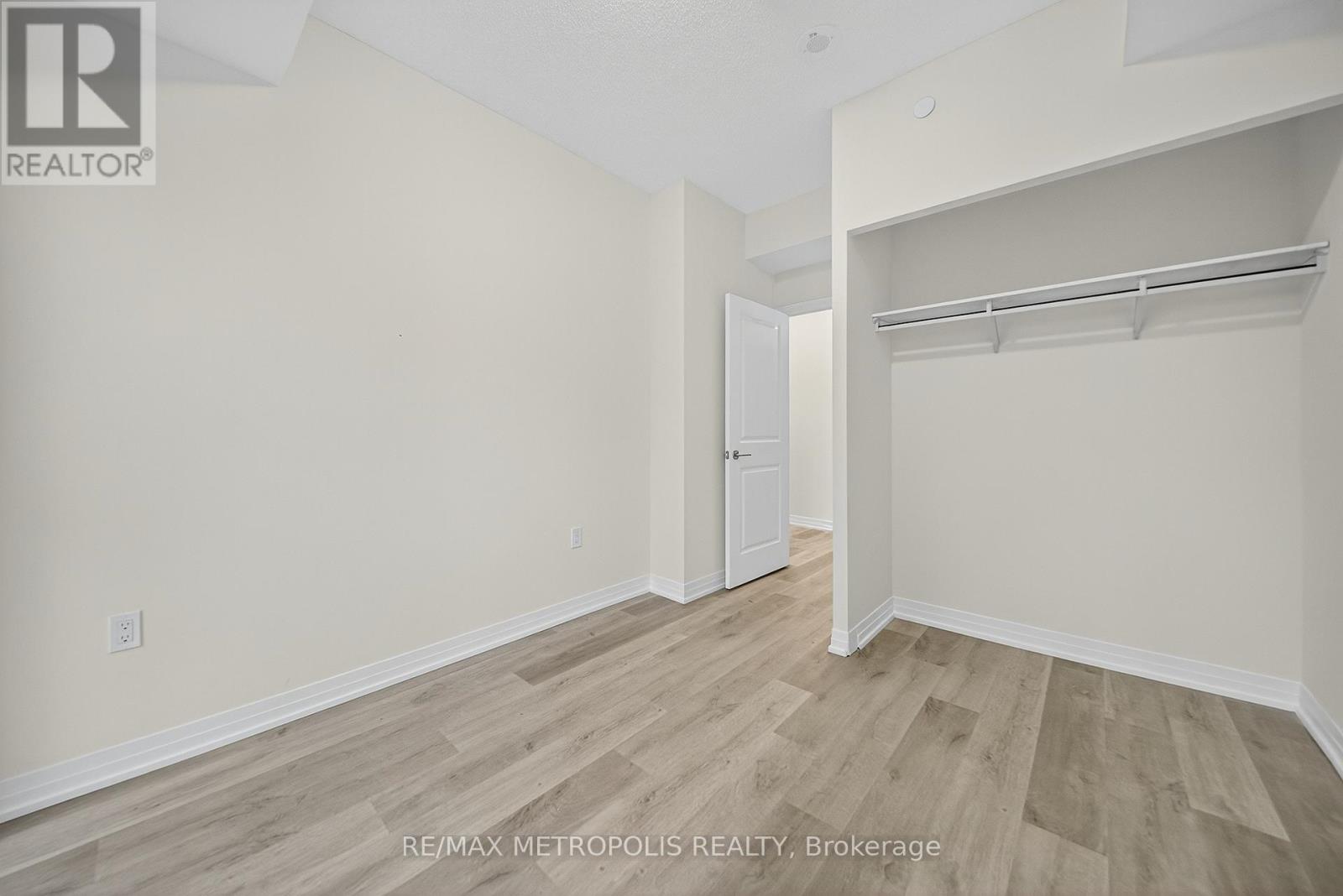 906 - 15 Watergarden Drive, Mississauga, Ontario  L5R 0H4 - Photo 9 - W12478644