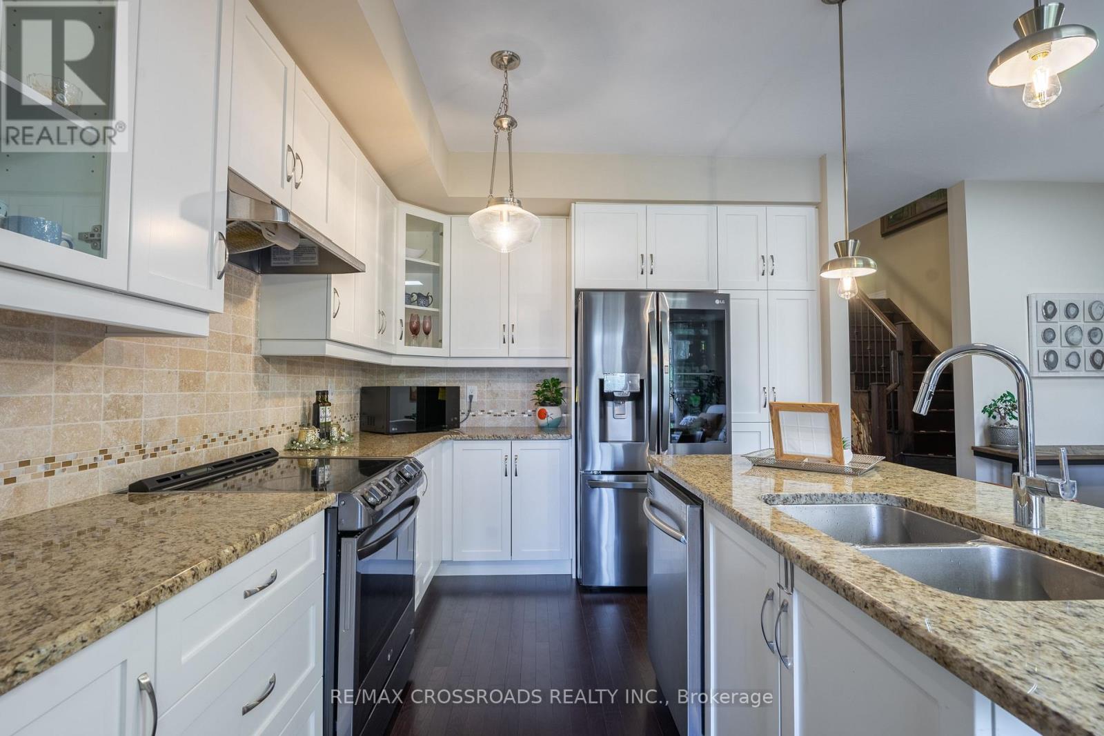 3333 Mockingbird Common E, Oakville, Ontario  L6H 0X1 - Photo 13 - W12478648
