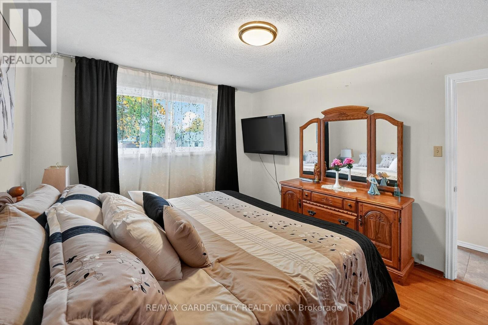 120 Kinross Street, Haldimand, Ontario  N3W 1K1 - Photo 10 - X12478531