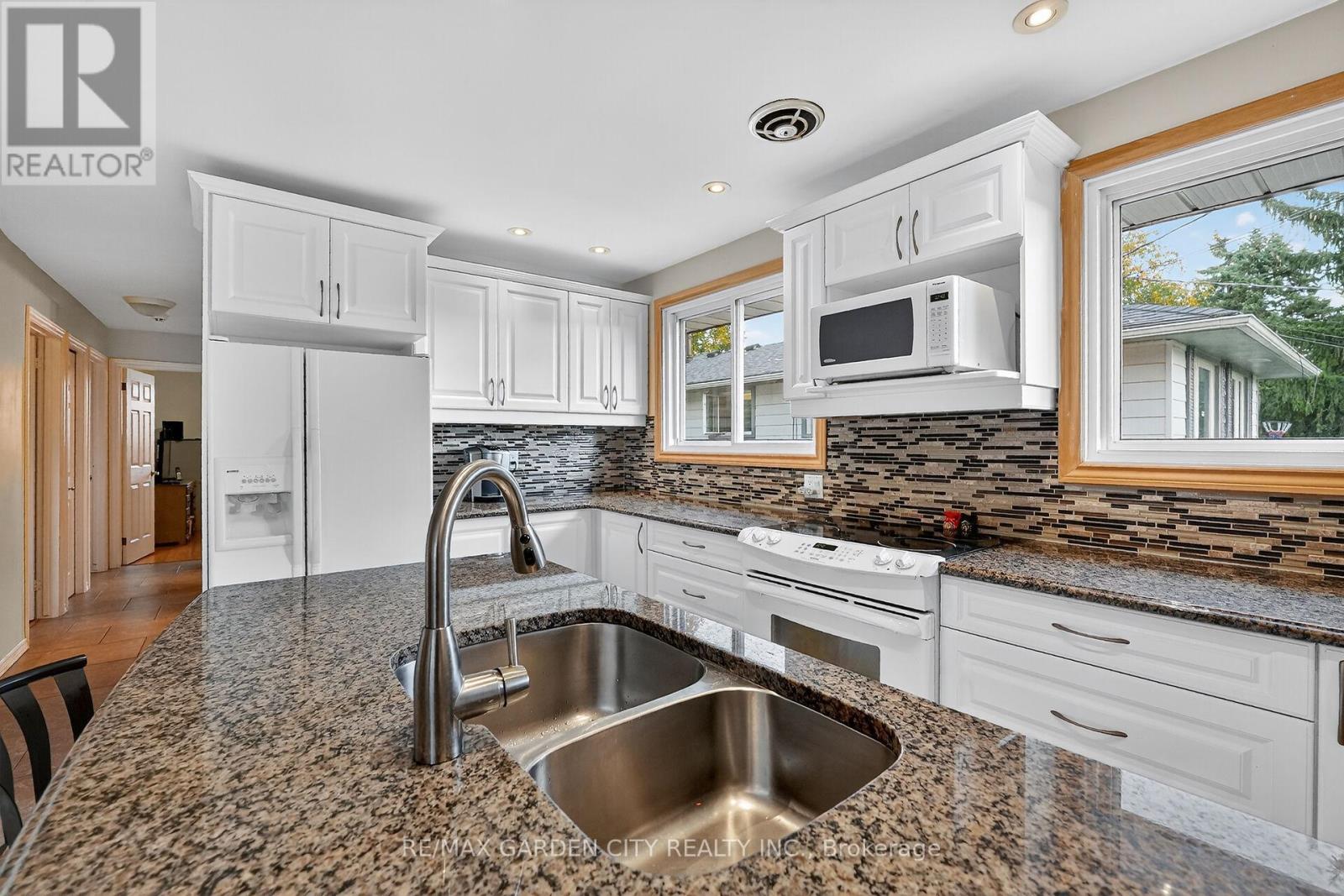 120 Kinross Street, Haldimand, Ontario  N3W 1K1 - Photo 5 - X12478531
