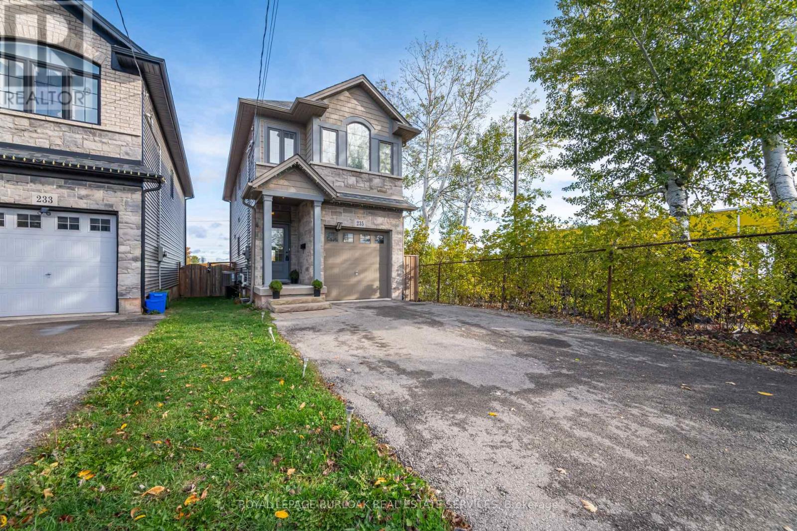 235 Mead Avenue, Hamilton, Ontario  L8H 3V6 - Photo 3 - X12478569