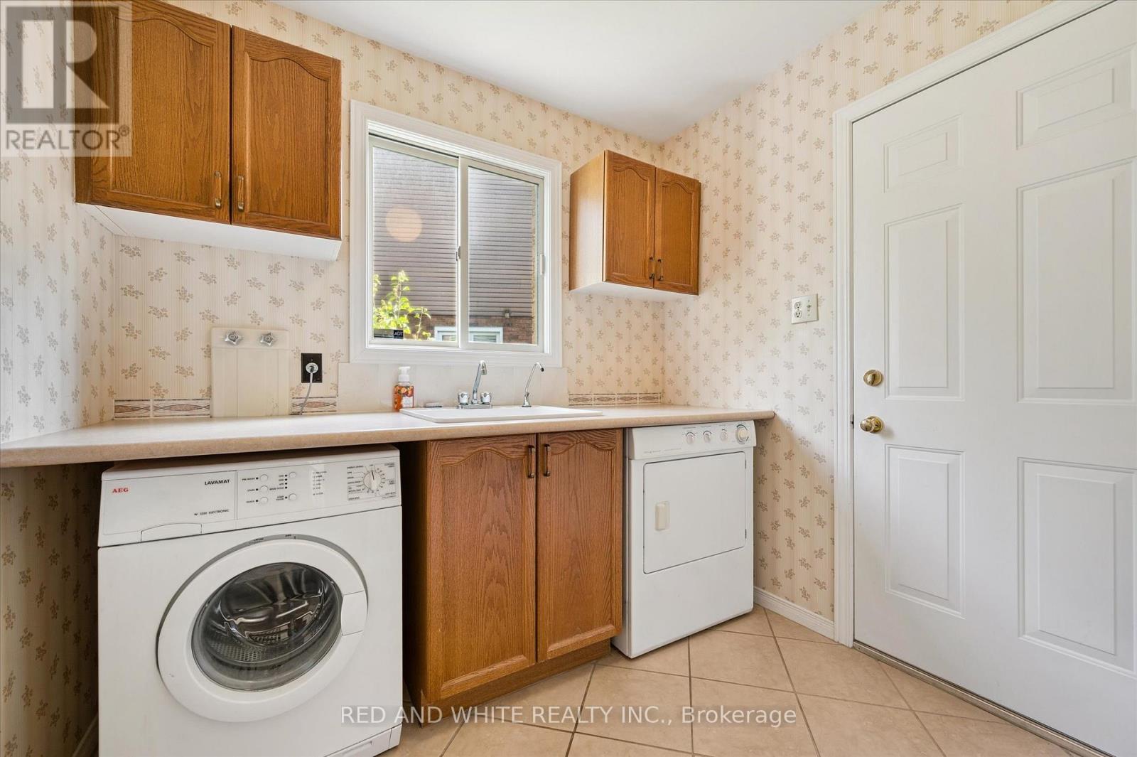 172 Mayberry Court, Waterloo, Ontario  N2K 3K2 - Photo 19 - X12478635