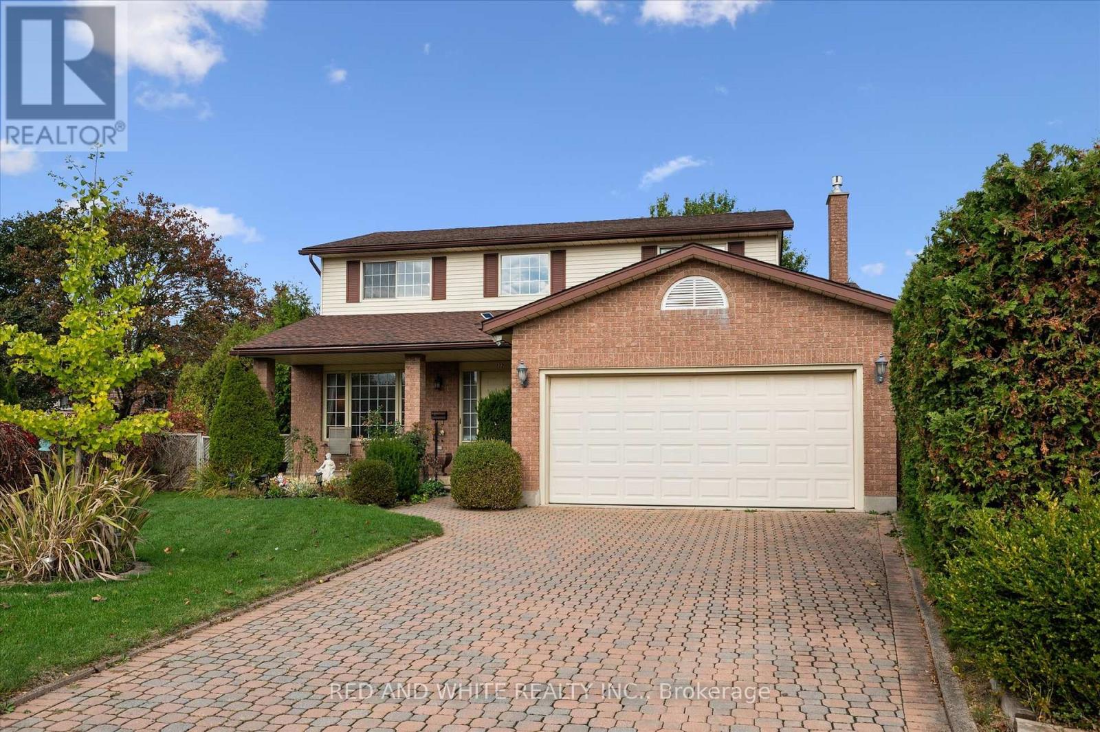 172 Mayberry Court, Waterloo, Ontario  N2K 3K2 - Photo 2 - X12478635