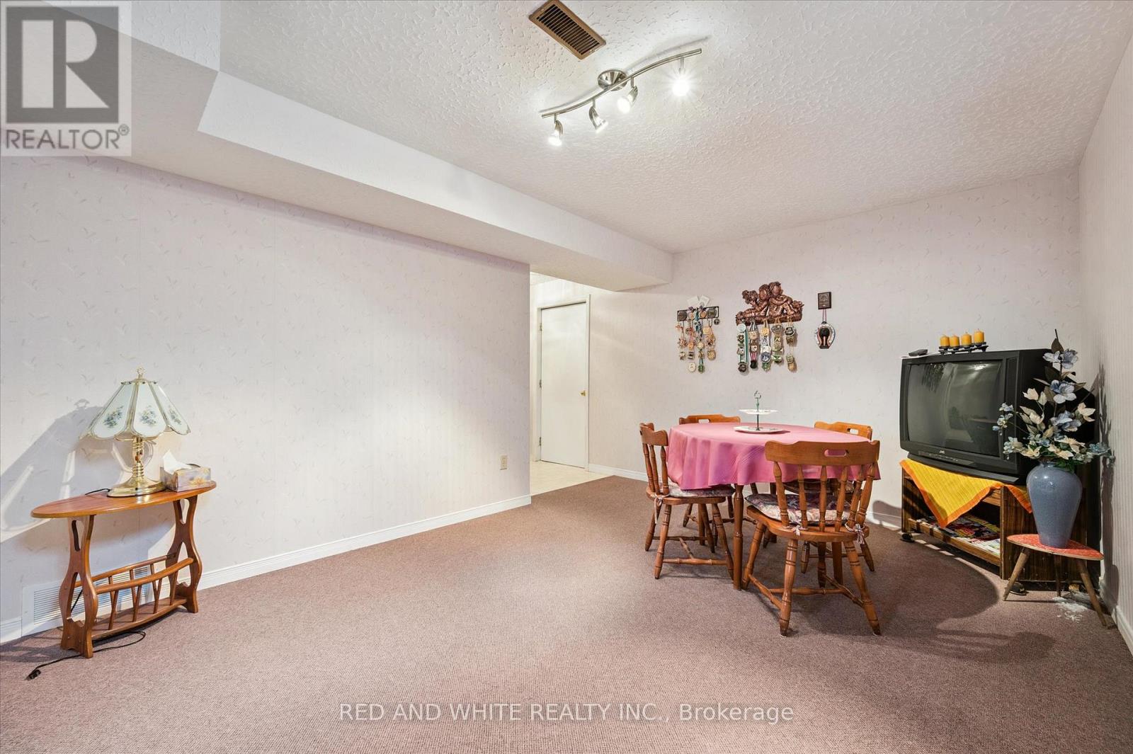 172 Mayberry Court, Waterloo, Ontario  N2K 3K2 - Photo 32 - X12478635