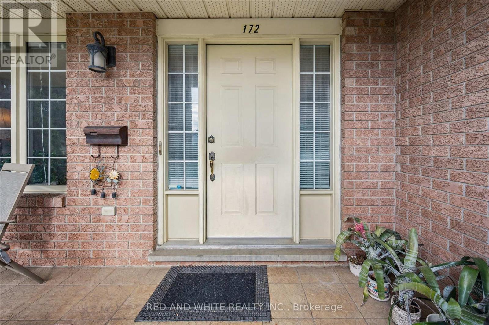 172 Mayberry Court, Waterloo, Ontario  N2K 3K2 - Photo 4 - X12478635