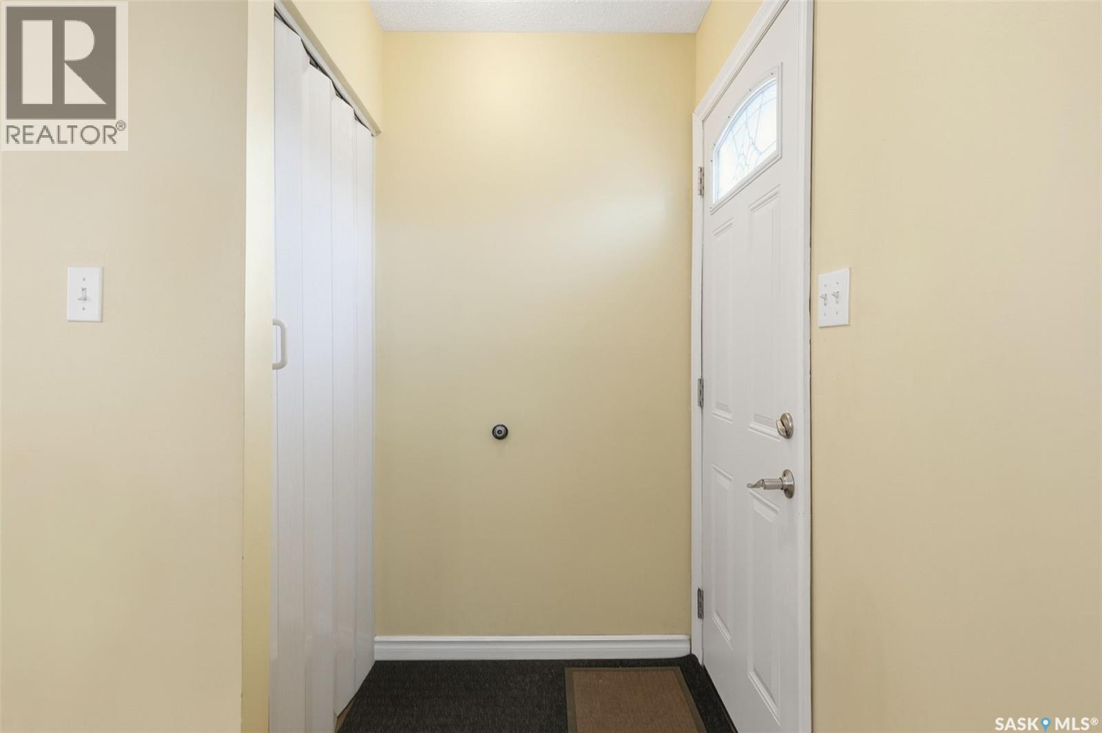 10 Dominion Crescent, Saskatoon, Saskatchewan  S7L 4N7 - Photo 2 - SK021510