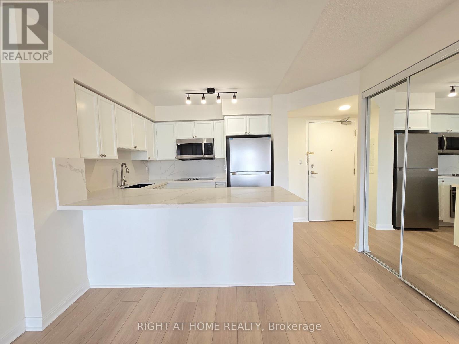 521 - 1000 King Street W, Toronto, Ontario  M6K 3N1 - Photo 2 - C12478683