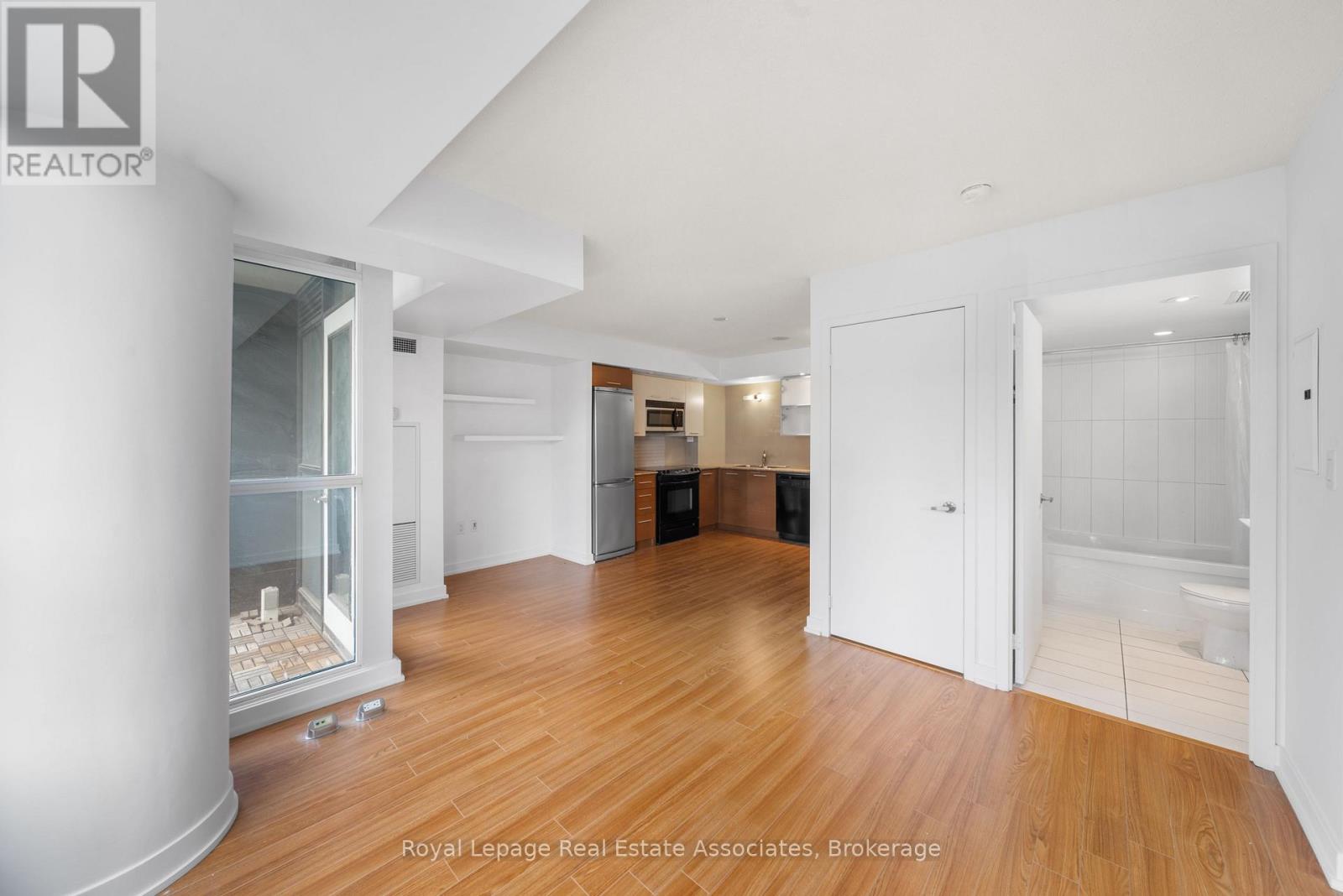 518 - 8 Telegram Mews, Toronto, Ontario  M5V 3Z5 - Photo 10 - C12478714